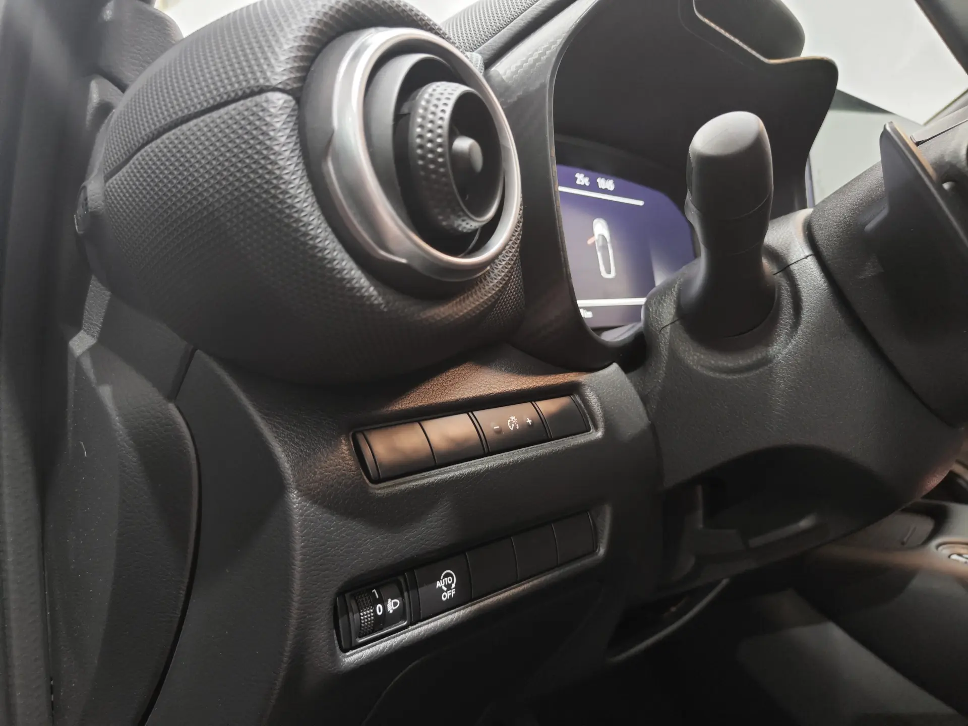 Nissan Juke 1.0 DIG-T N-Connecta DCT 9