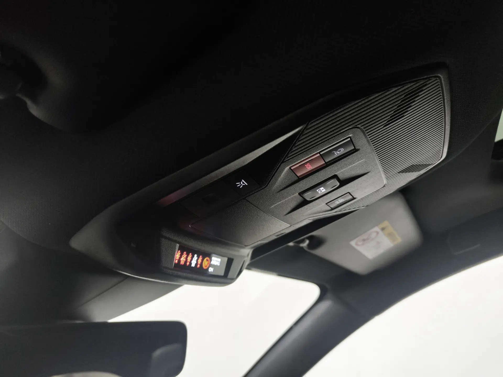 Peugeot 408 1.6 Hybrid GT e-EAT8 26