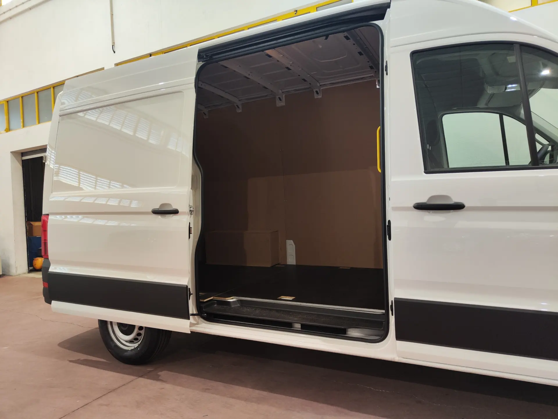 Volkswagen Crafter 35 2.0 TDI L3H3 10