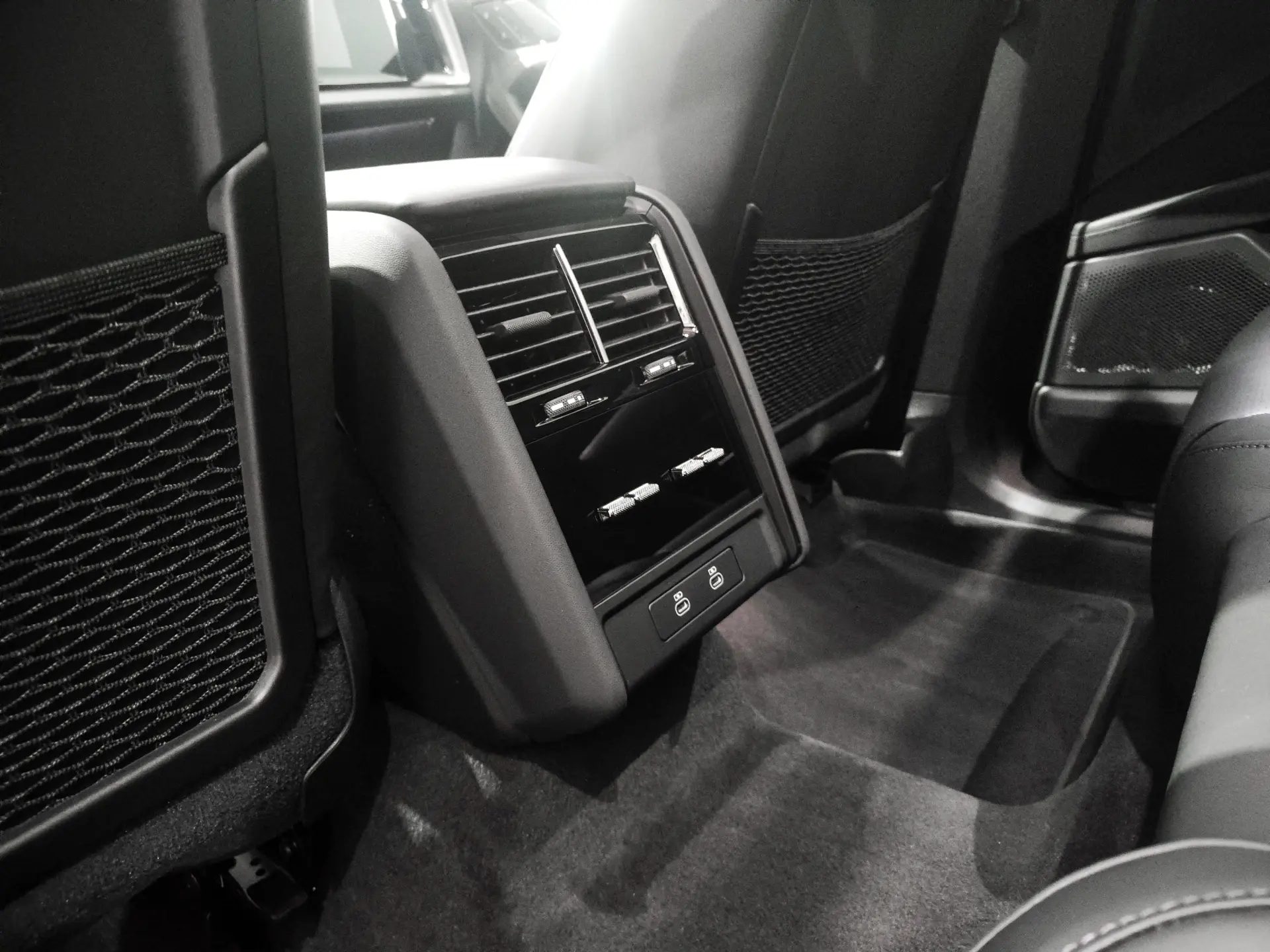 Porsche Cayenne Electric 7