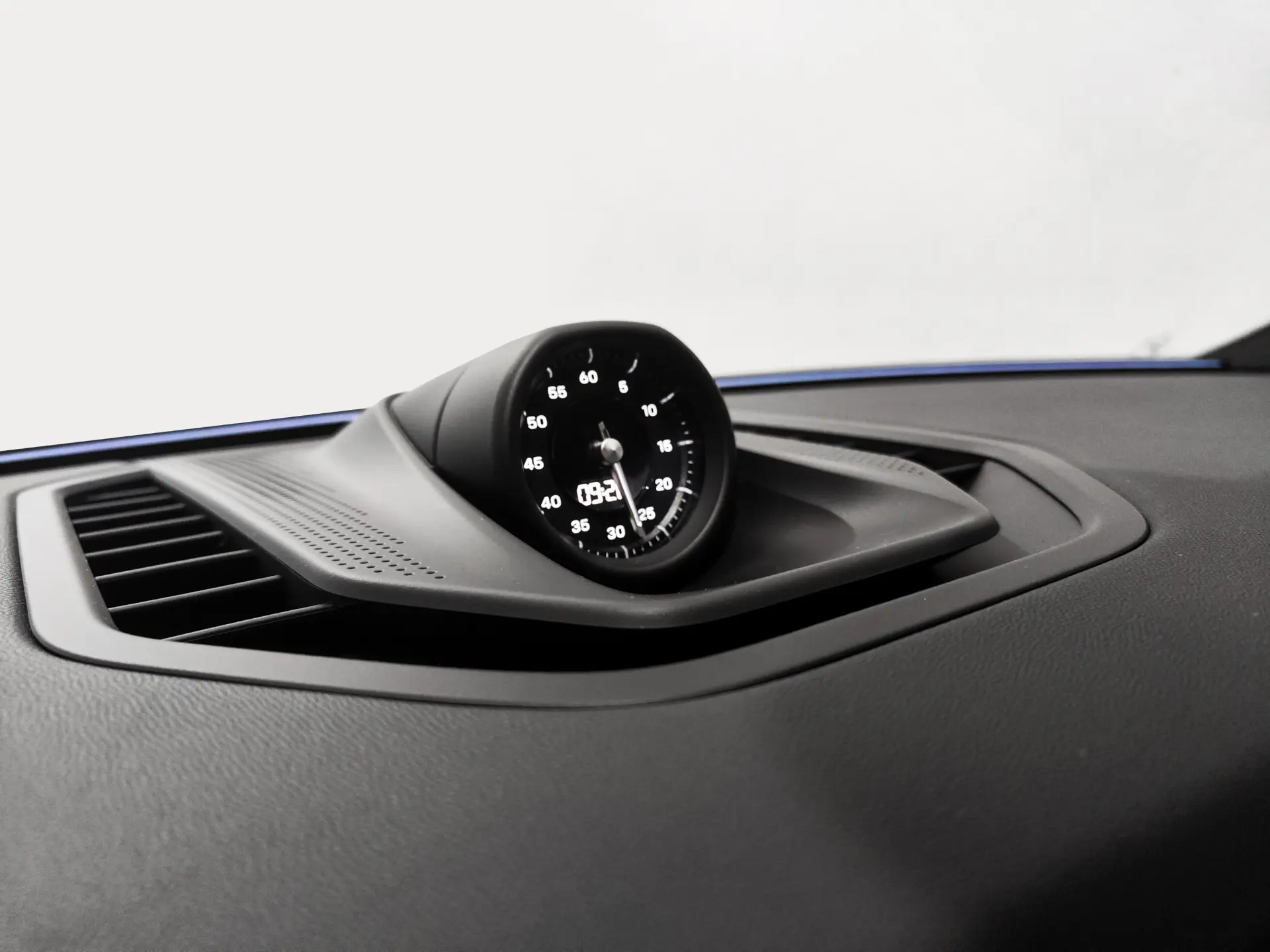 Porsche Cayenne Electric 34
