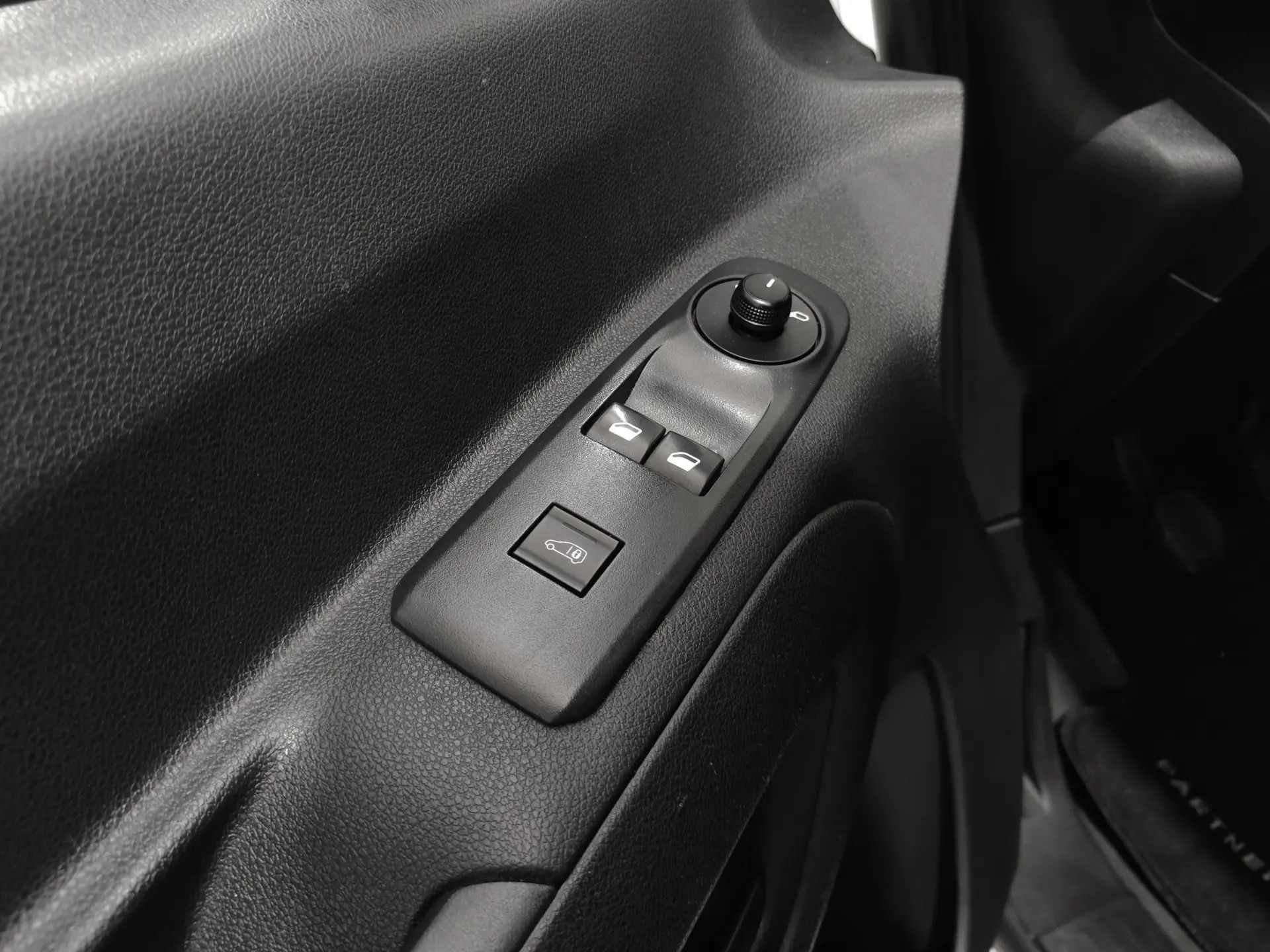 Peugeot Partner 1.6 BlueHDi Style 12