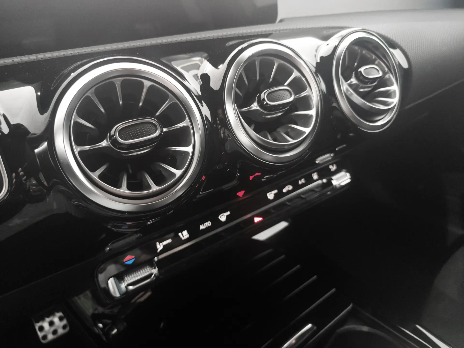 Mercedes-Benz A 250 e 15