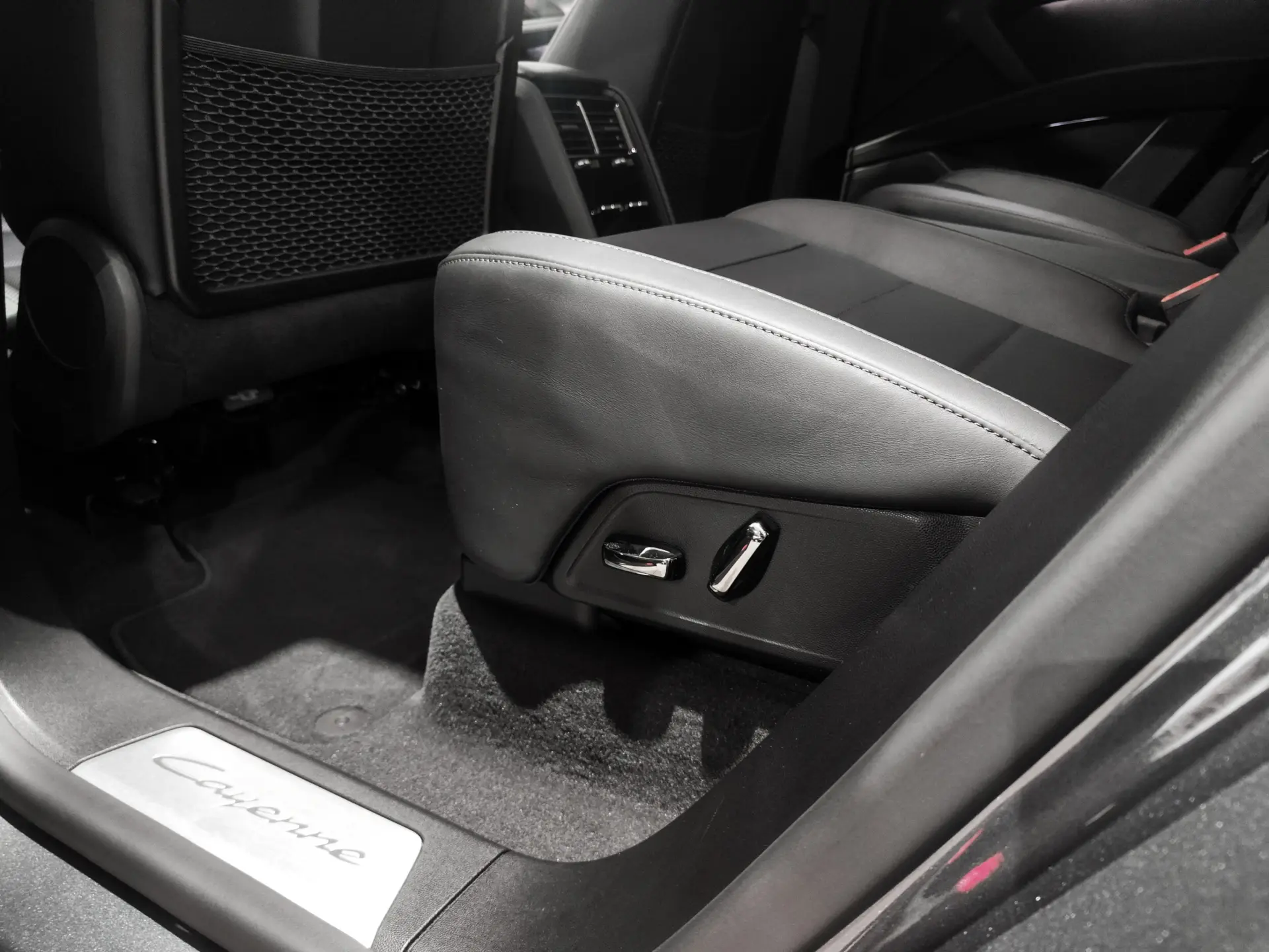Porsche Cayenne Electric 8