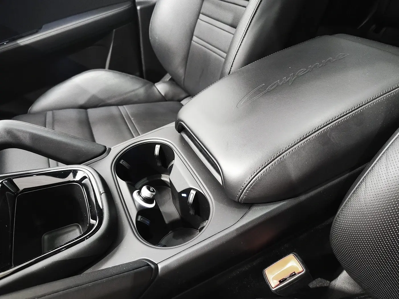 Porsche Cayenne Coupé E-Hybrid 22