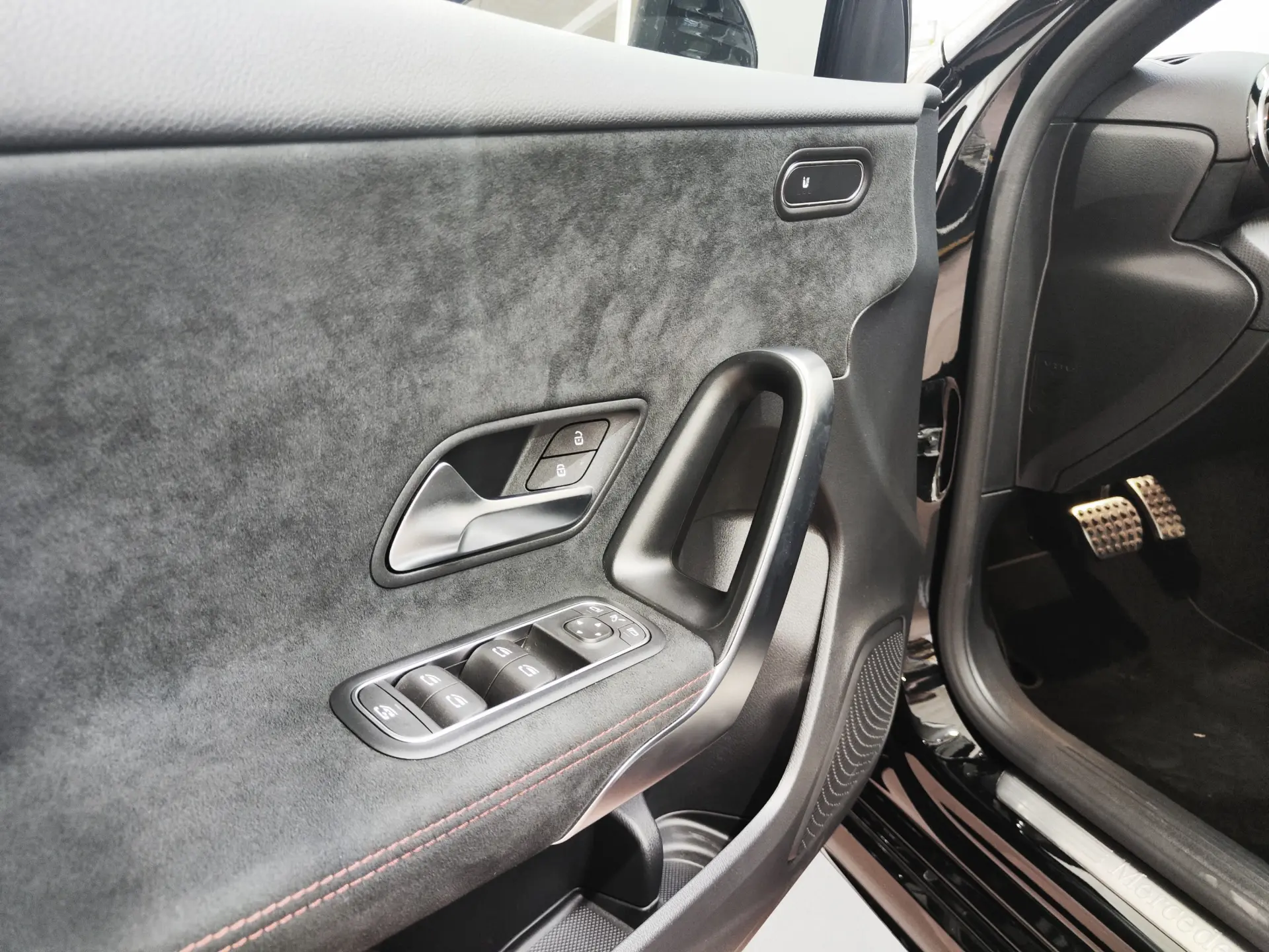 Mercedes-Benz A 180 d AMG 9