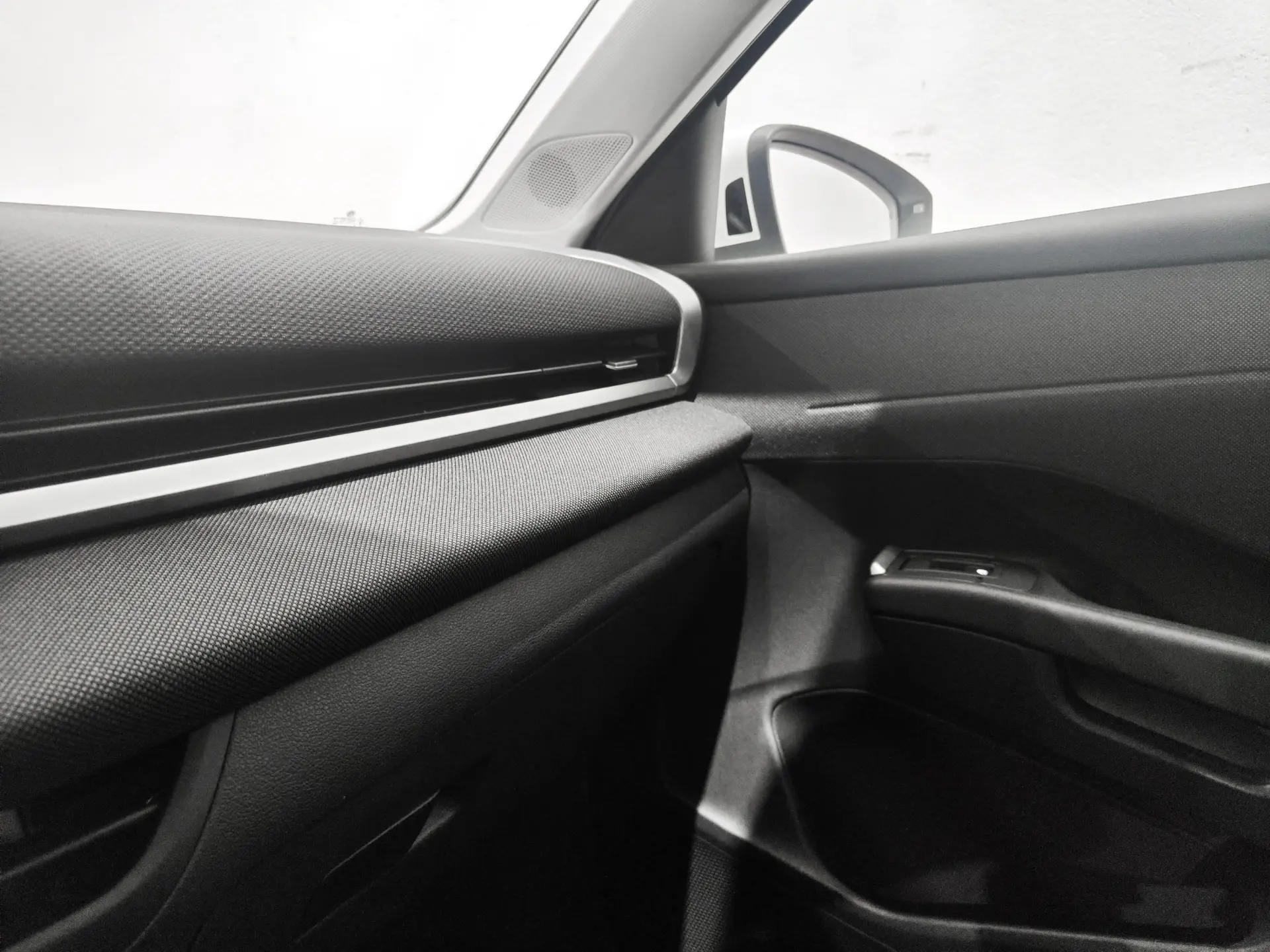 Volkswagen T-Roc 1.5 eTSI Trend DSG 22