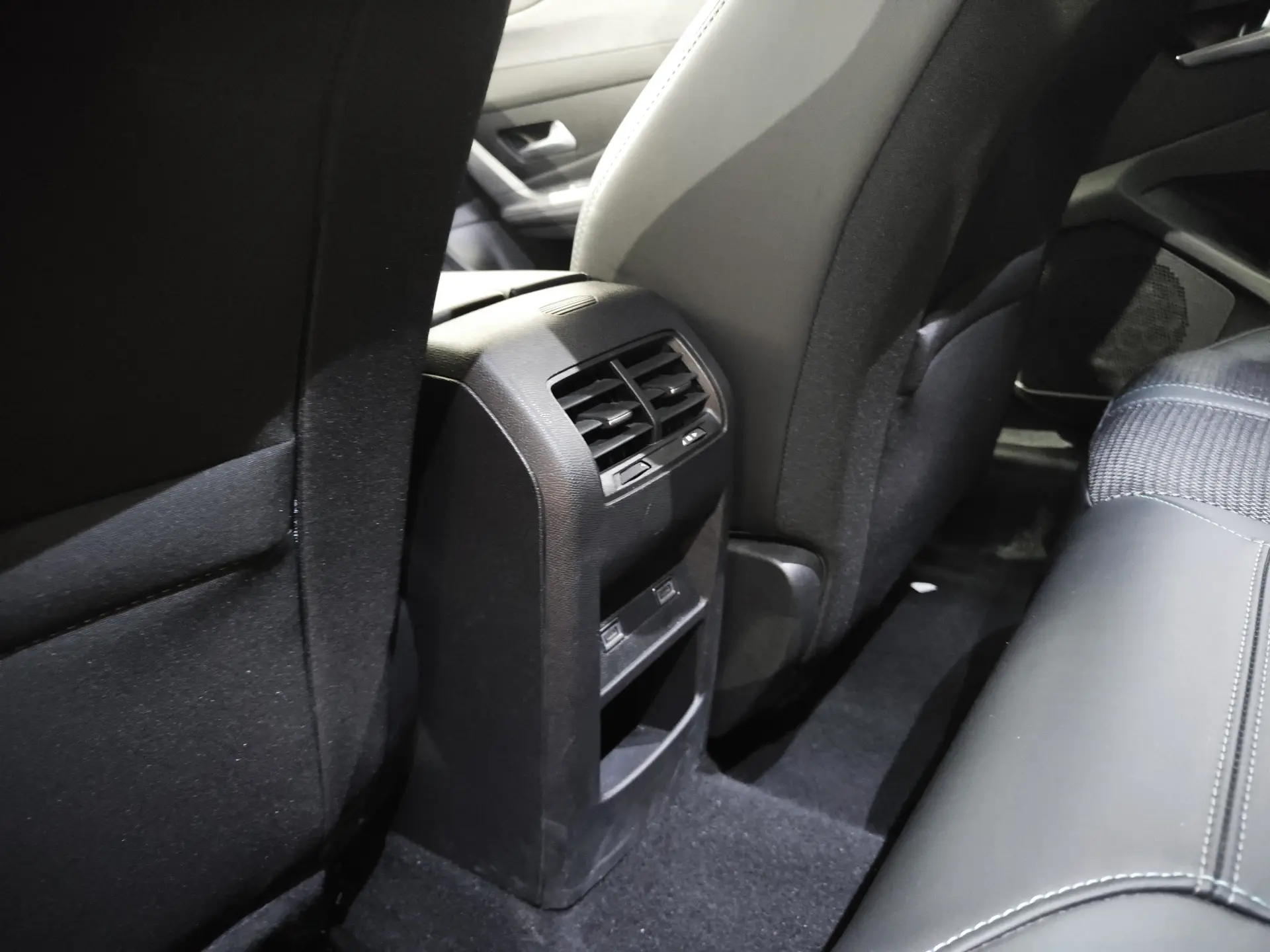 Peugeot 308 SW 1.2 PureTech Allure EAT8 12