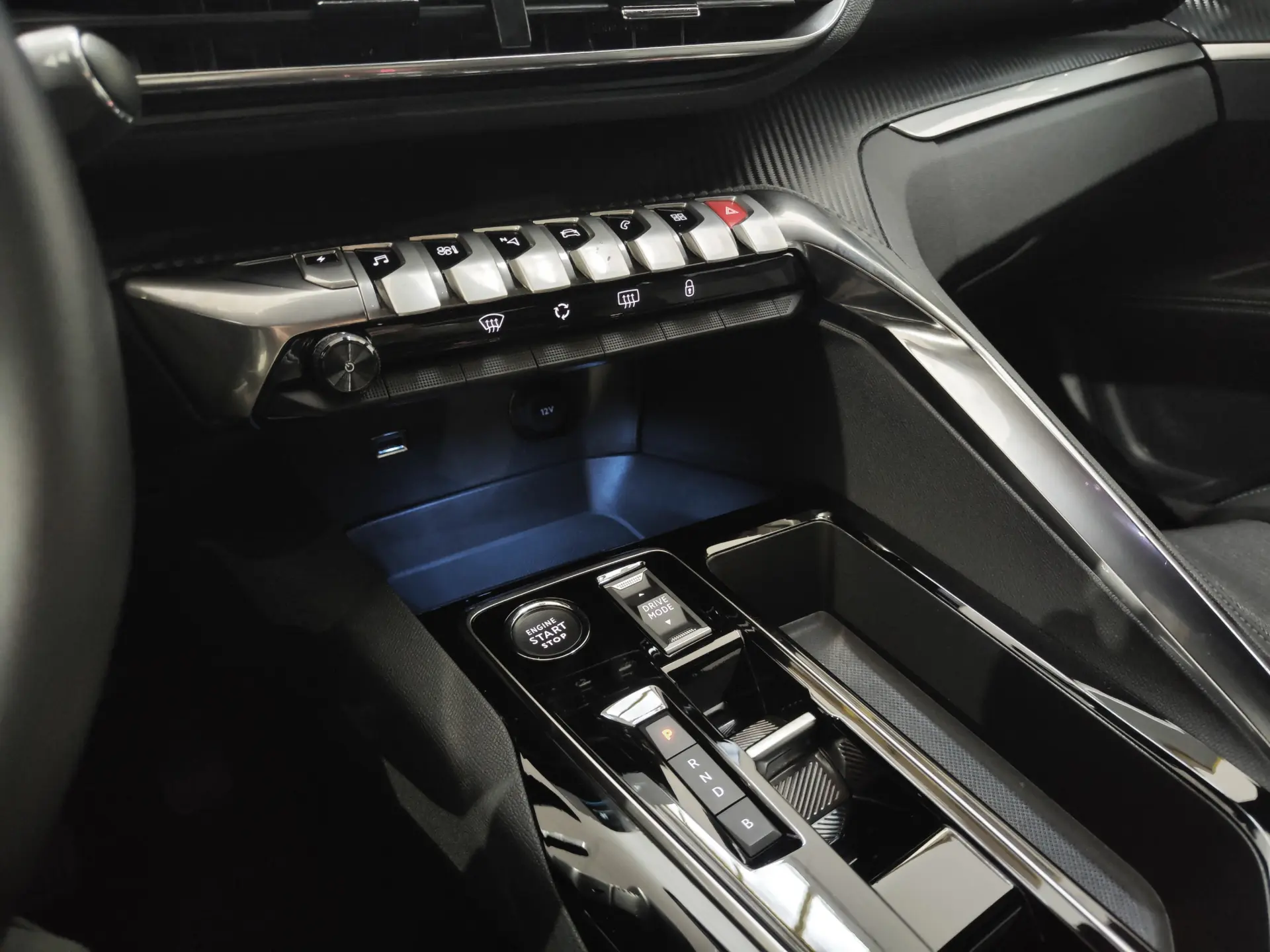 Peugeot 3008 1.6 Hybrid Allure e-EAT8 10