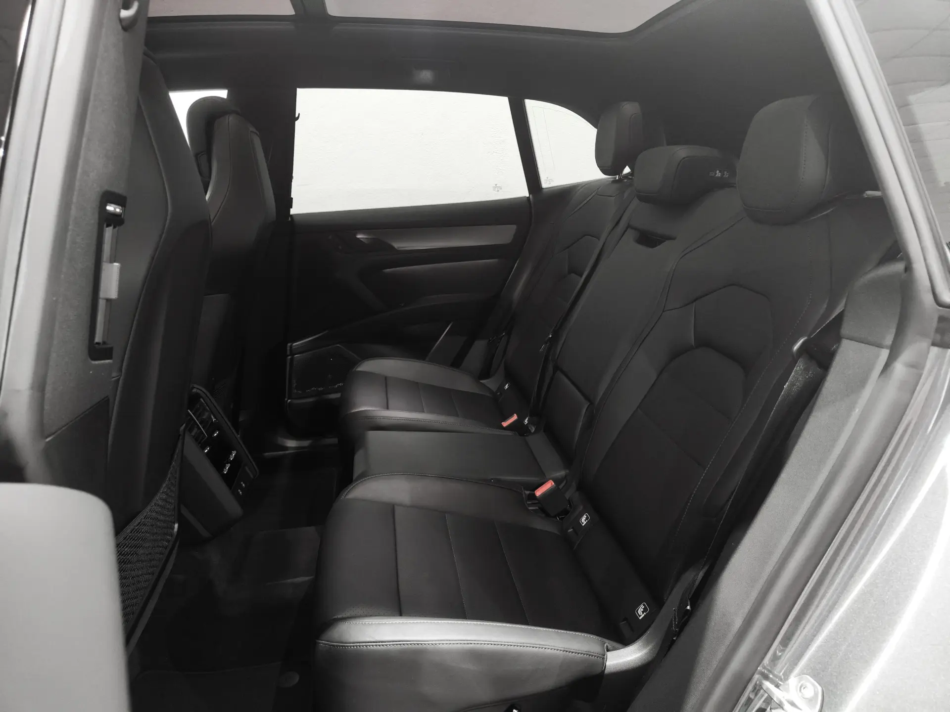 Porsche Cayenne Electric 6
