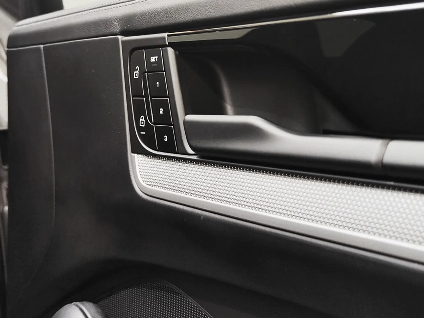 Porsche Cayenne Coupé E-Hybrid 44