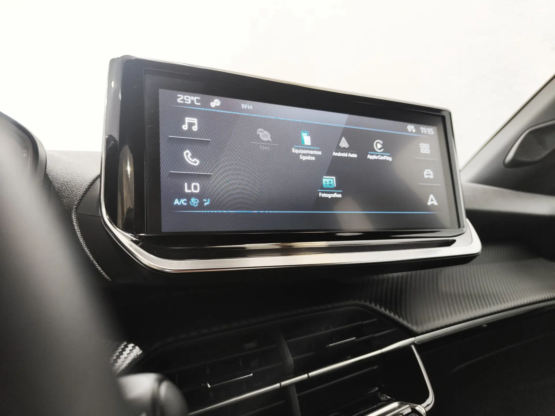 Peugeot 2008 1.2 PureTech Style 19
