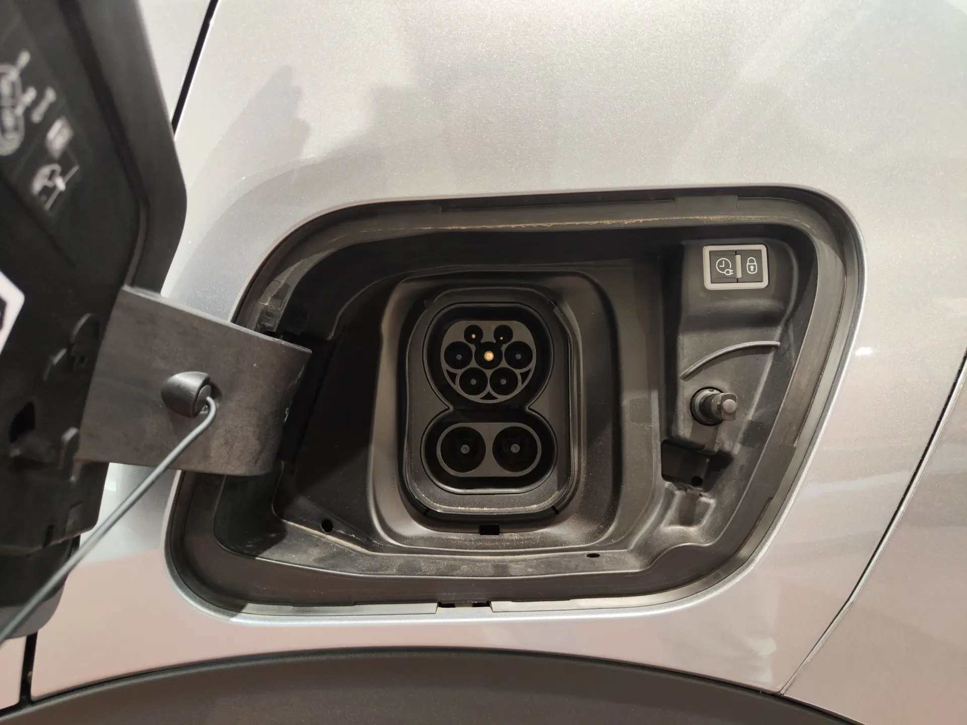 Peugeot e-2008 54 kWh Allure 28