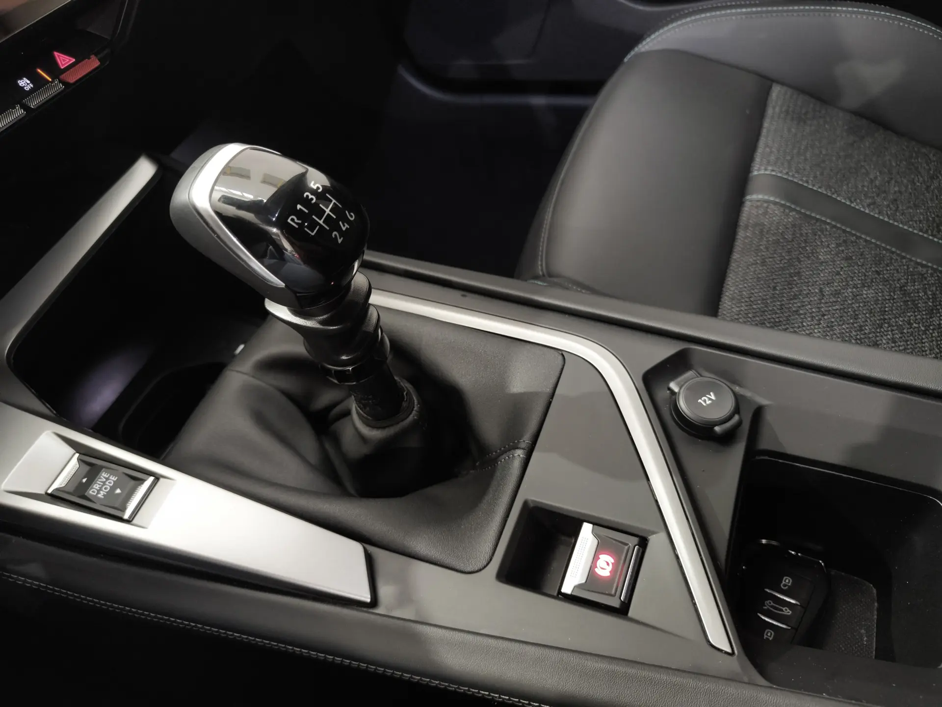 Peugeot 308 SW 1.2 PureTech Allure 13