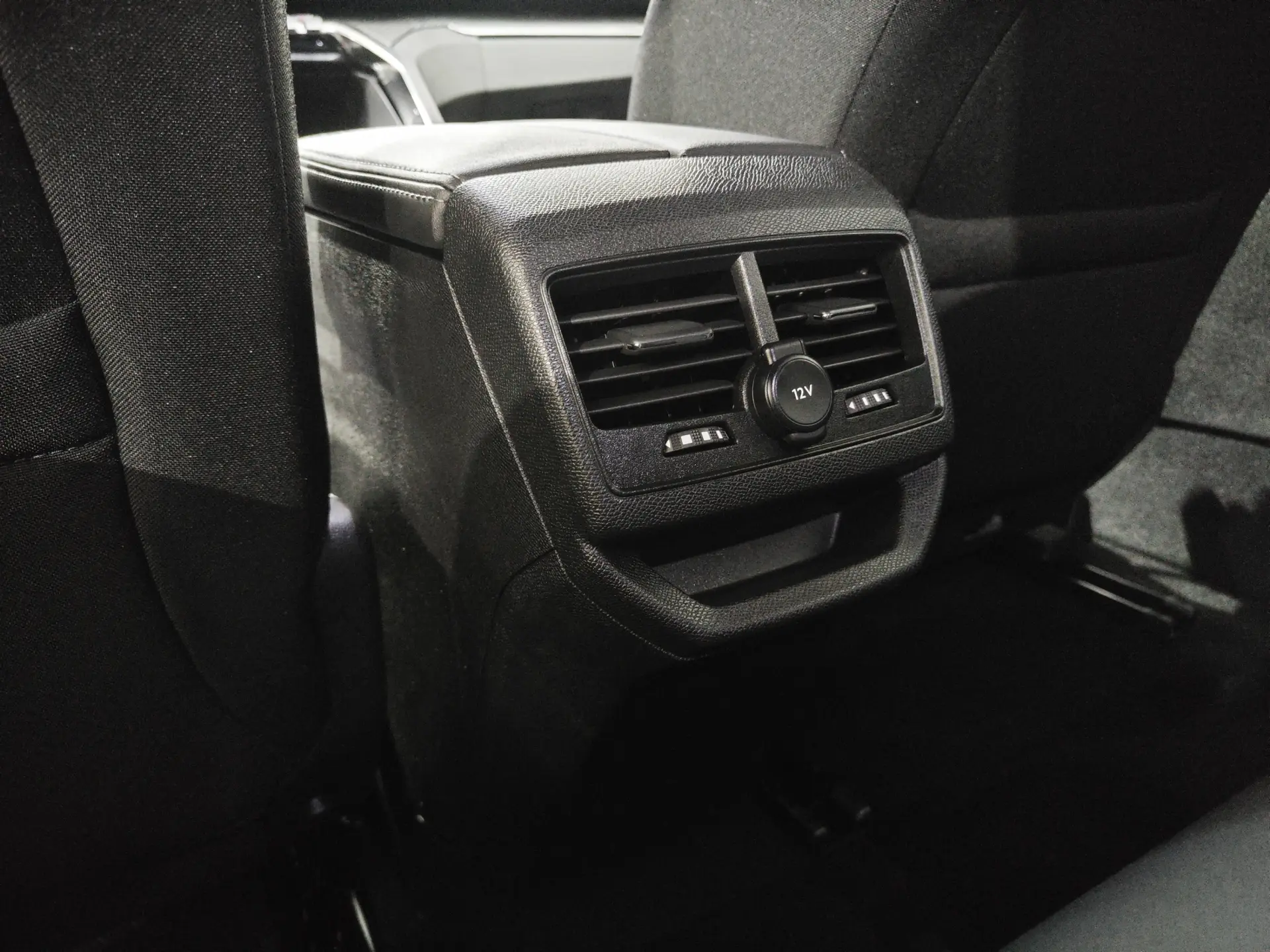 Peugeot 3008 1.6 Hybrid Allure e-EAT8 6