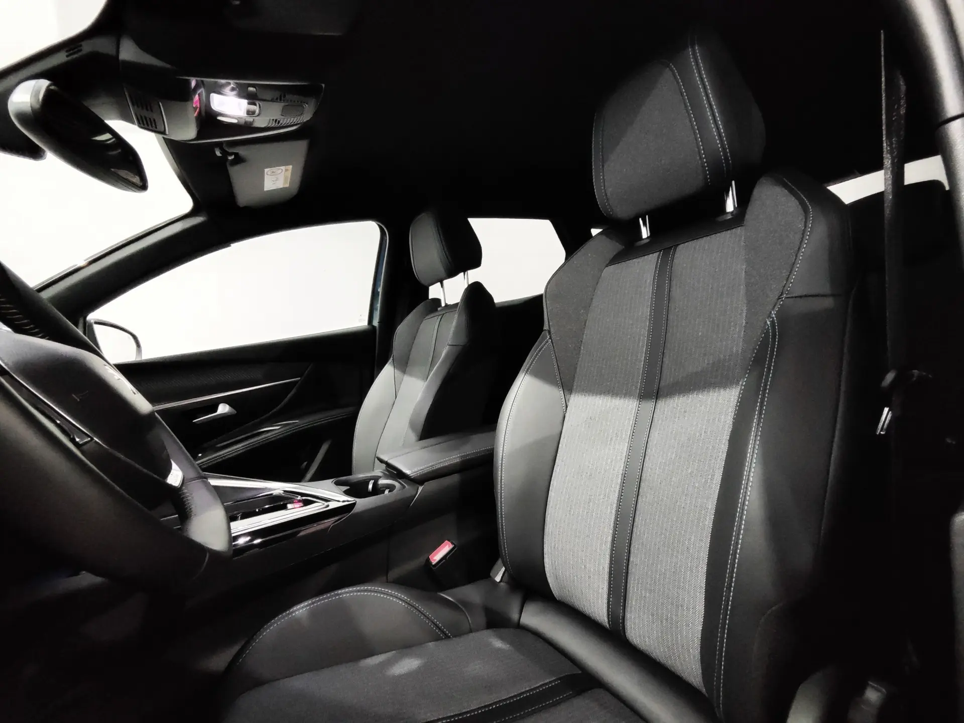 Peugeot 3008 1.6 Hybrid Allure e-EAT8 19