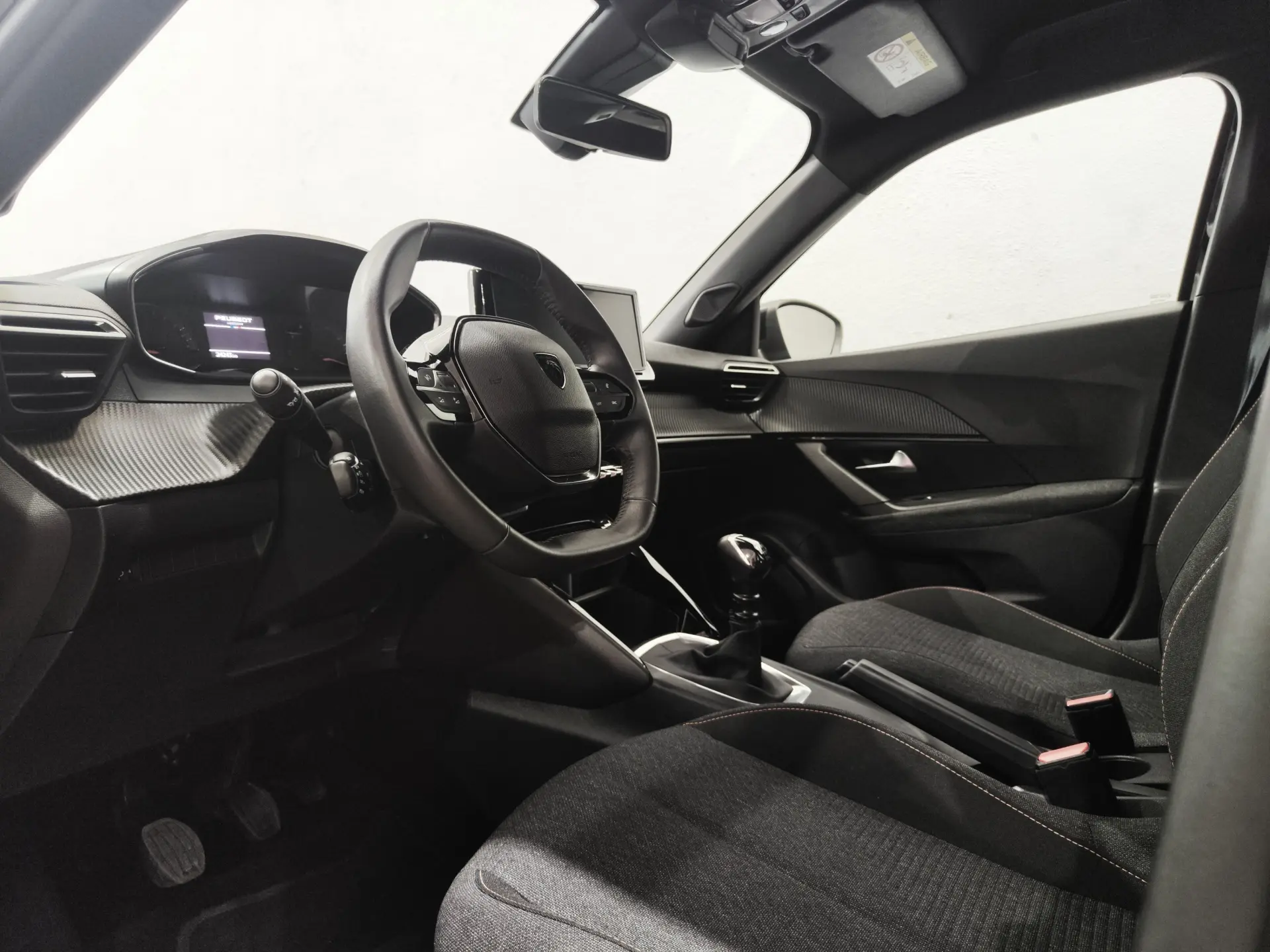 Peugeot 2008 1.2 PureTech Style 8