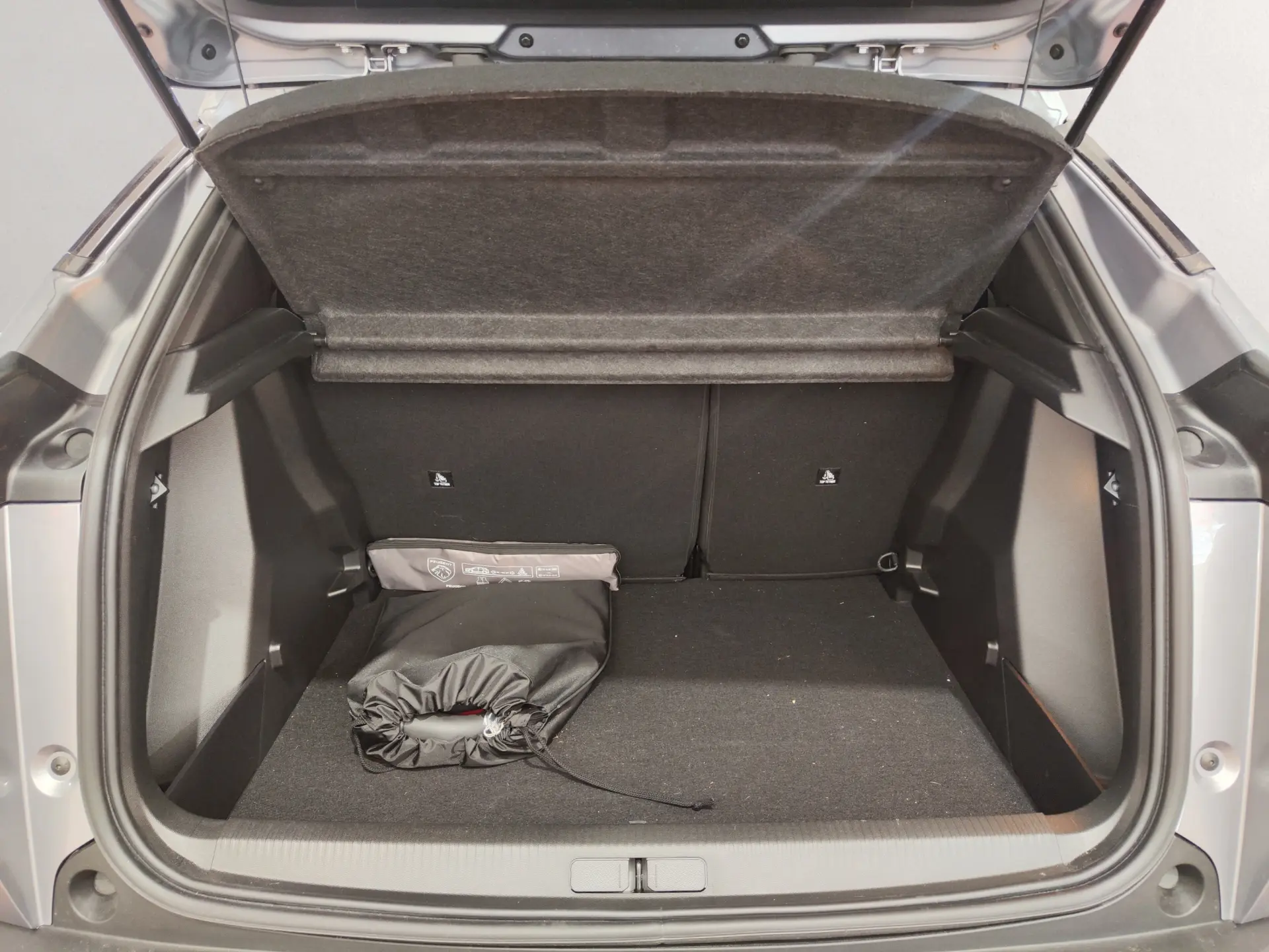Peugeot e-2008 54 kWh Allure 27