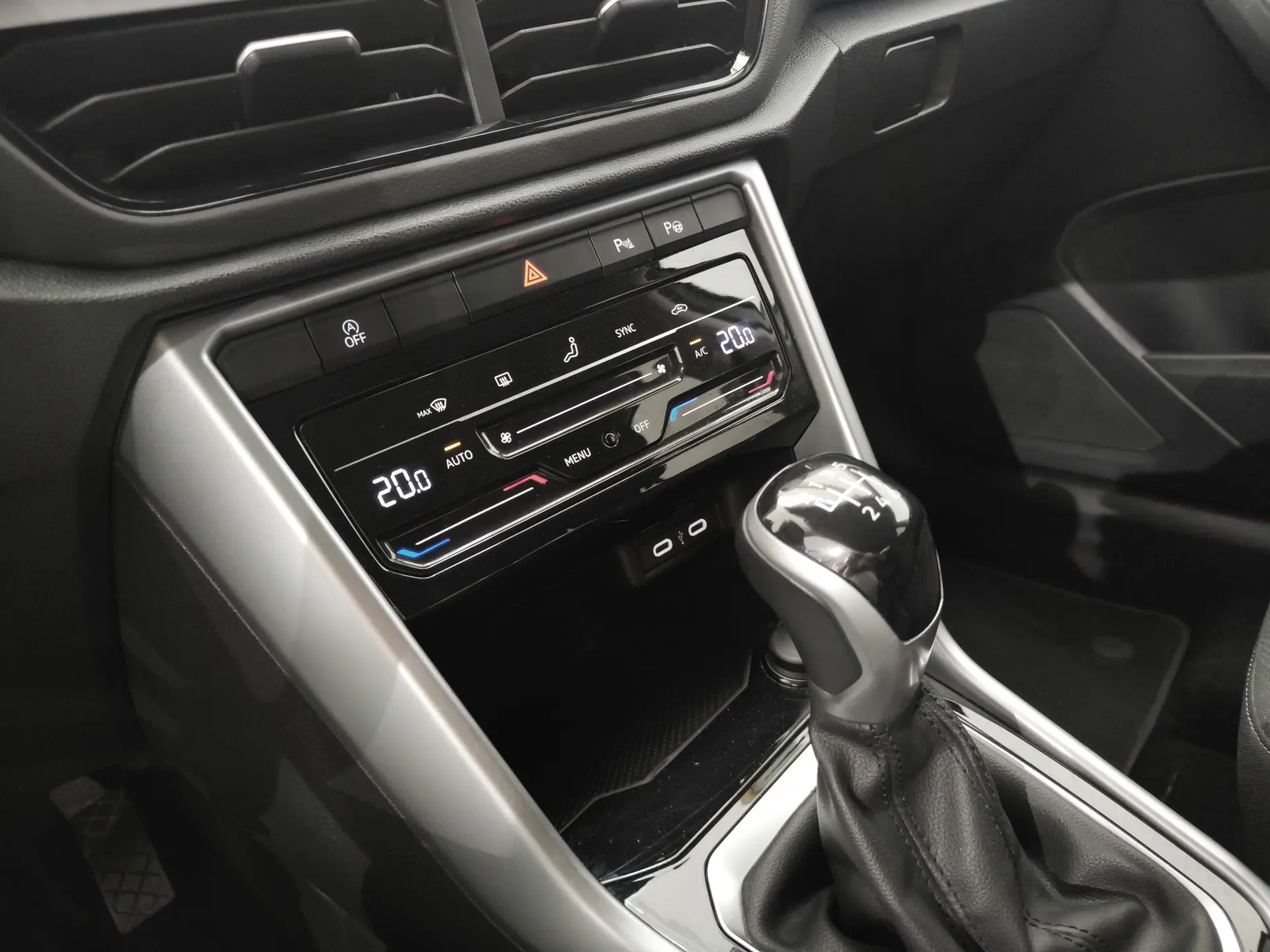 Volkswagen T-Roc 1.0 TSI 14