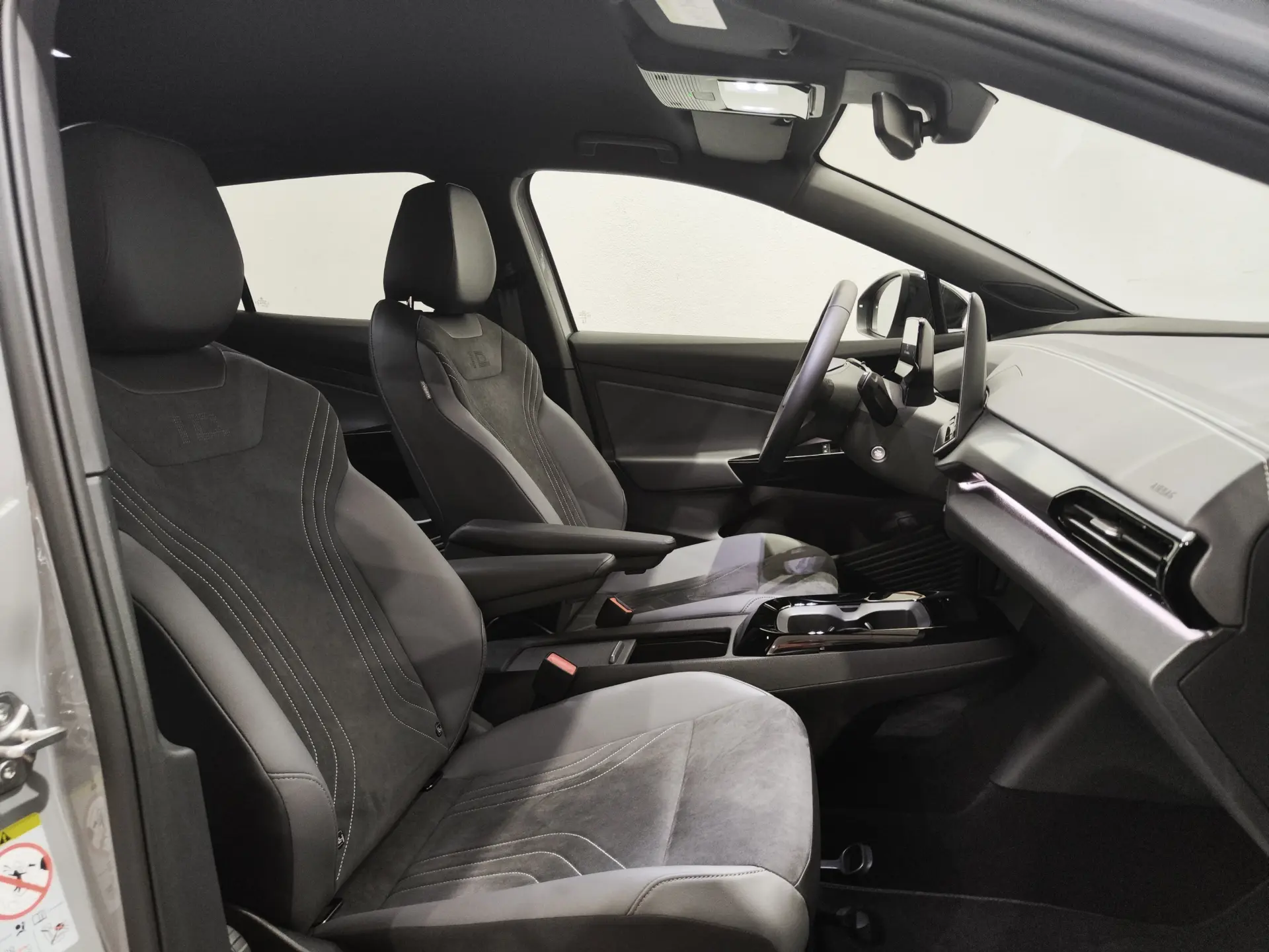 Volkswagen ID.4 77 kWh Pro 28