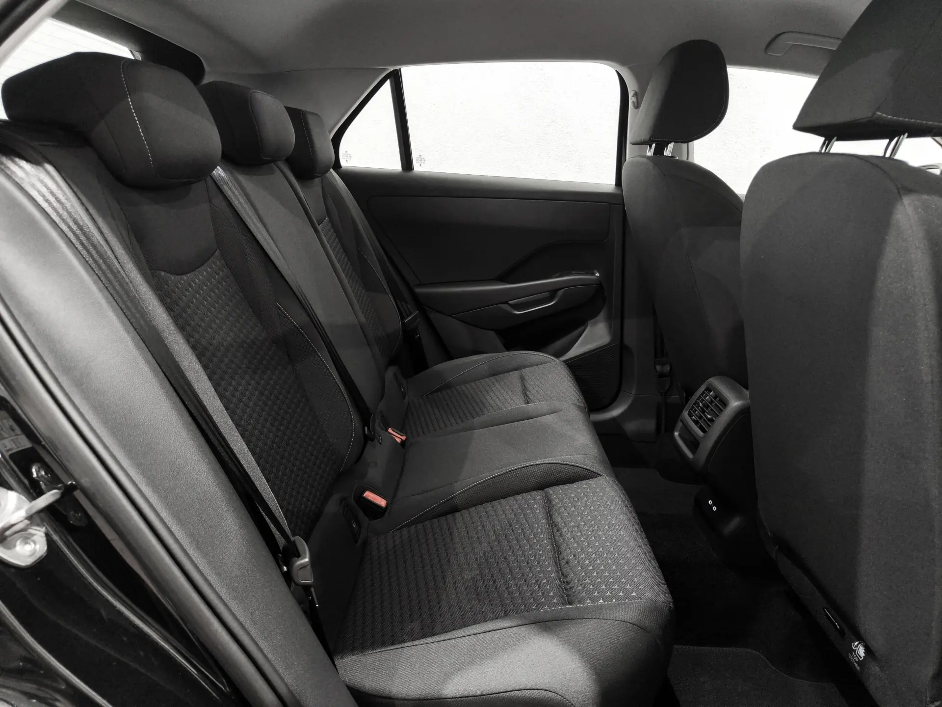 Volkswagen T-Roc 1.5 eTSI Trend DSG 25