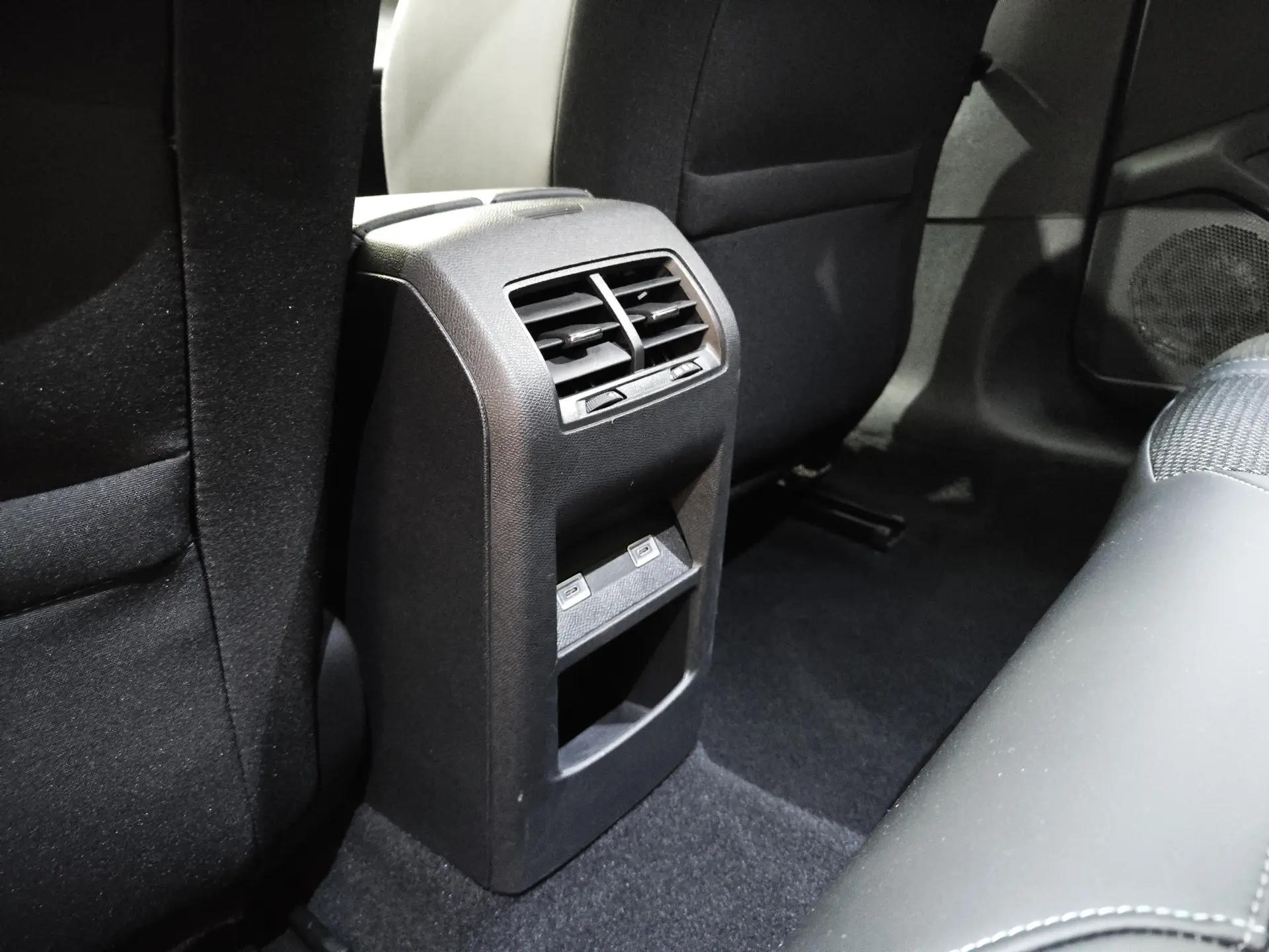 Peugeot 308 SW 1.2 PureTech Allure EAT8 11