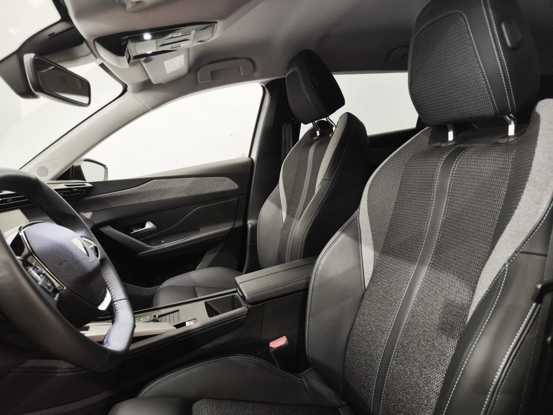 Peugeot 308 SW 1.2 PureTech Allure EAT8 14