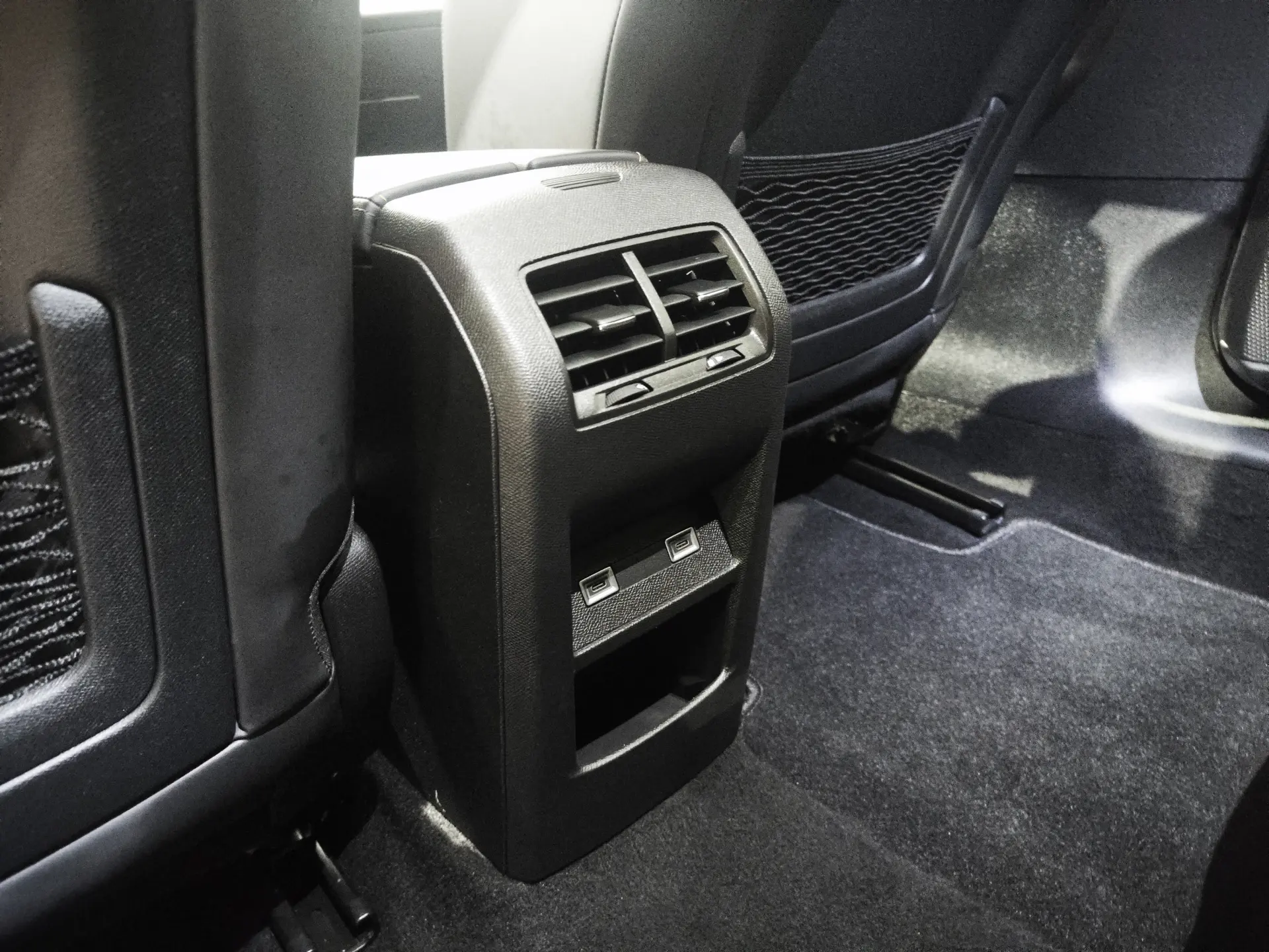 Peugeot 408 1.6 Hybrid GT e-EAT8 9