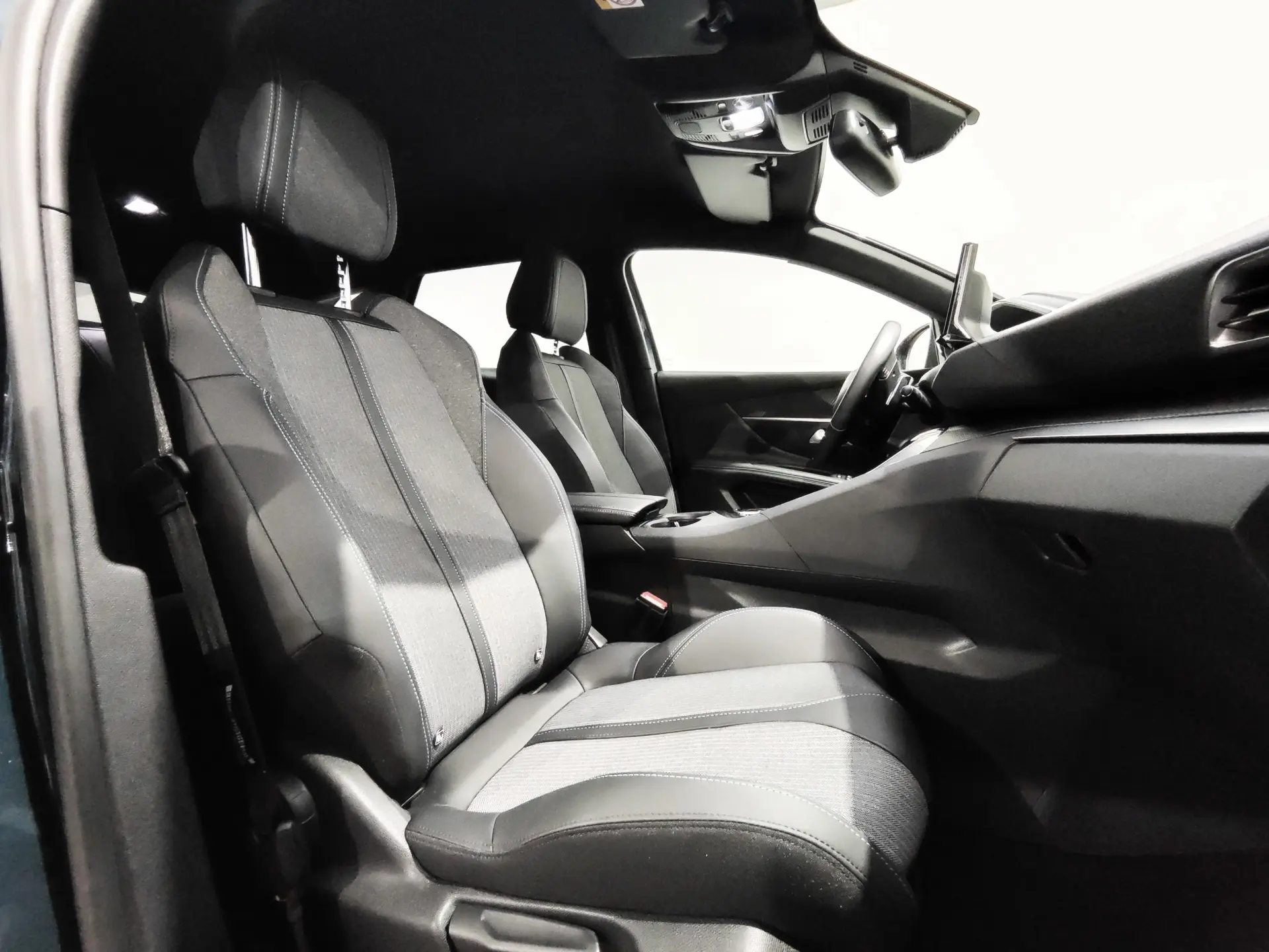 Peugeot 3008 1.6 Hybrid Allure e-EAT8 22