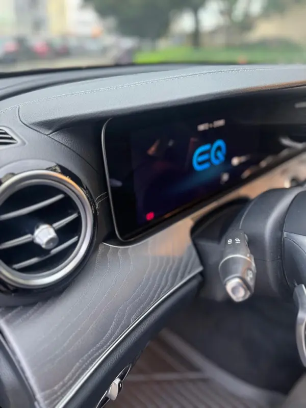 Mercedes-Benz E 300 11