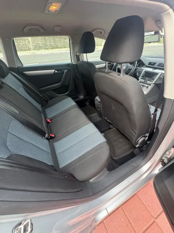 Volkswagen Passat Variant 1.6 TDI BlueMotion Business Edition 13