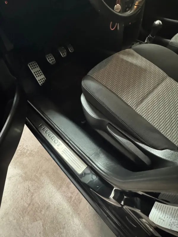 Peugeot 207 1.4 HDi Sport 6