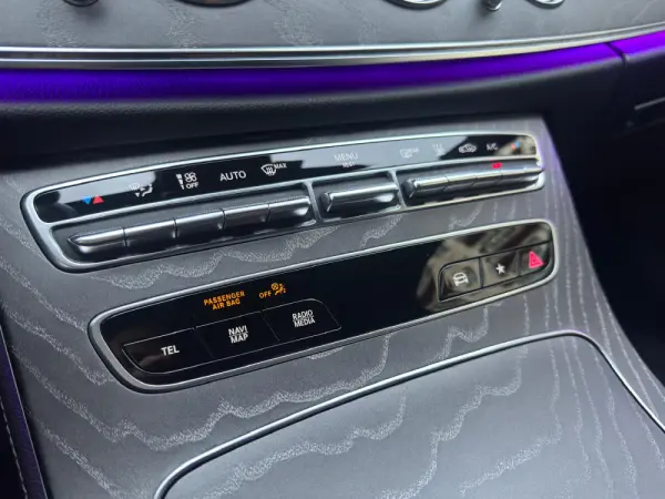 Mercedes-Benz E 300 22