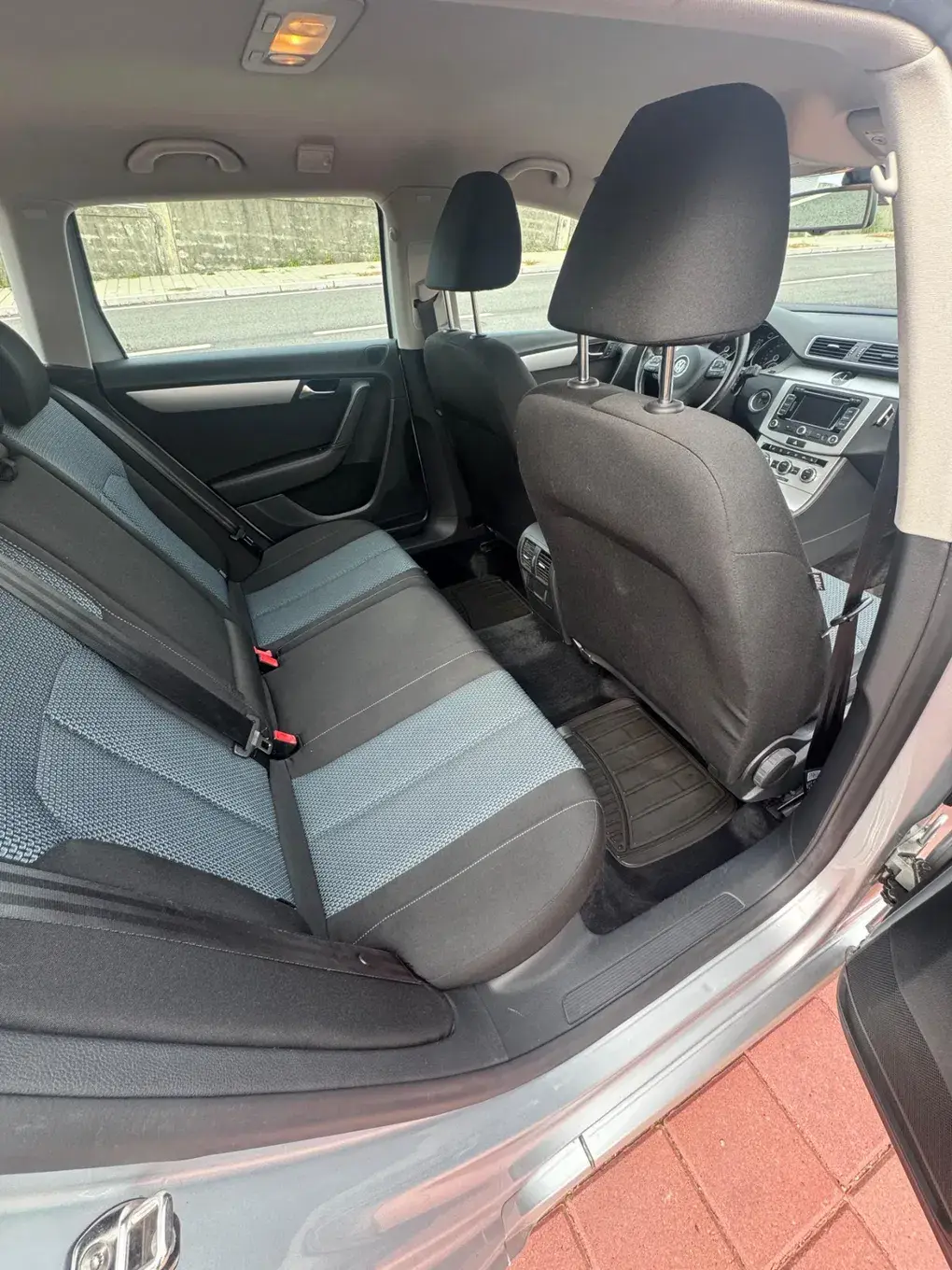 Volkswagen Passat Variant 1.6 TDI BlueMotion Business Edition 13