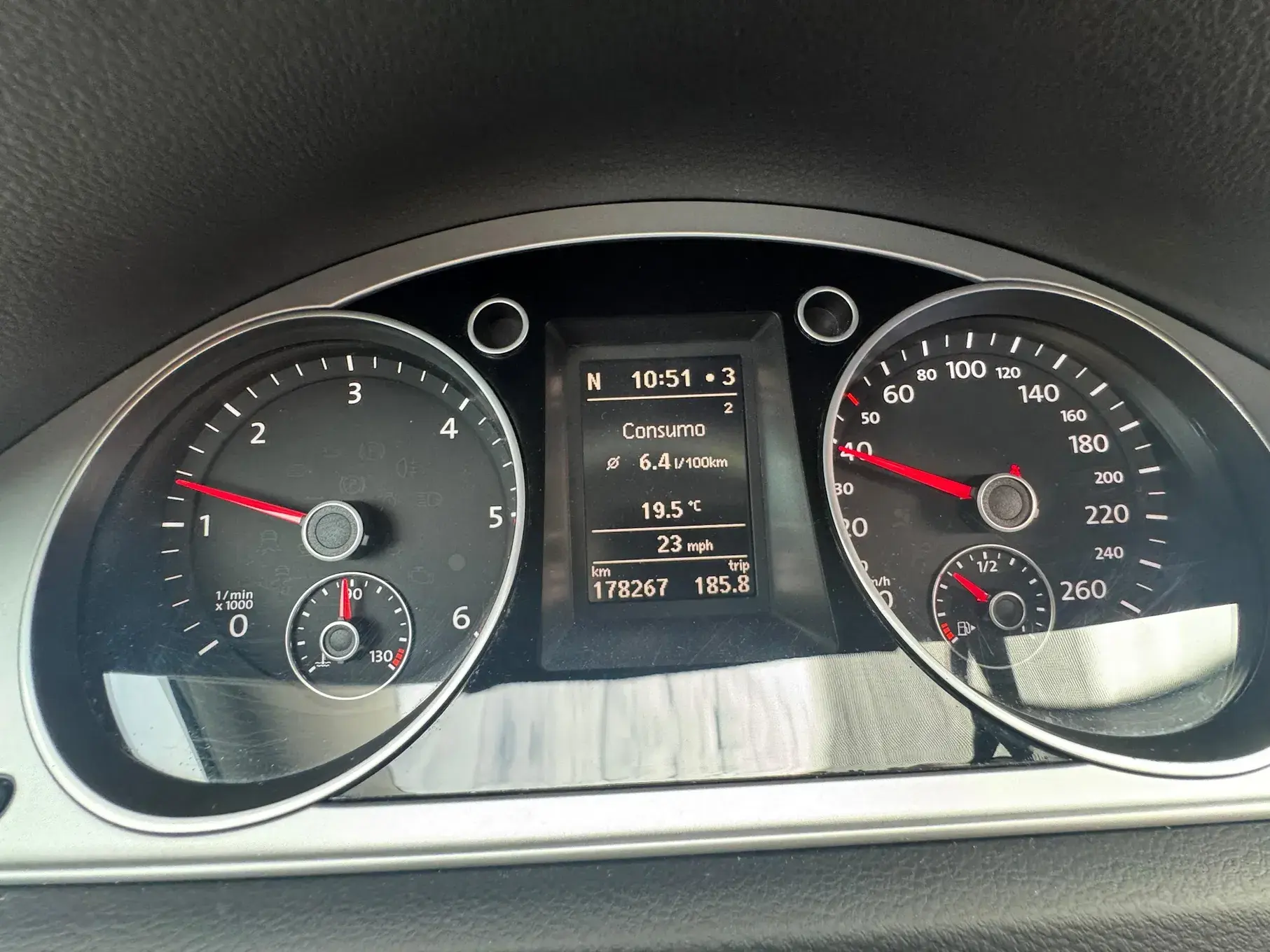 Volkswagen Passat Variant 1.6 TDI BlueMotion Business Edition 16