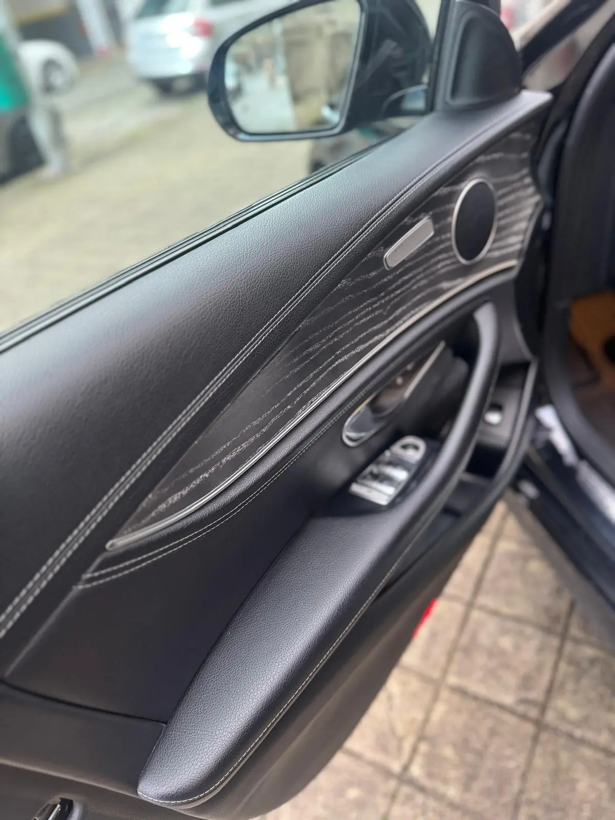 Mercedes-Benz E 300 10