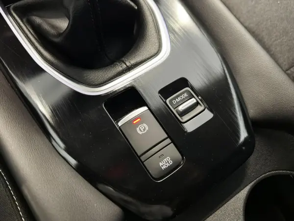 Nissan Qashqai 1.3 DIG-T MHEV Premiere Edition 31