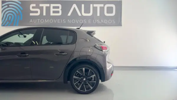 Peugeot 208 1.2 PureTech GT Pack EAT8 13