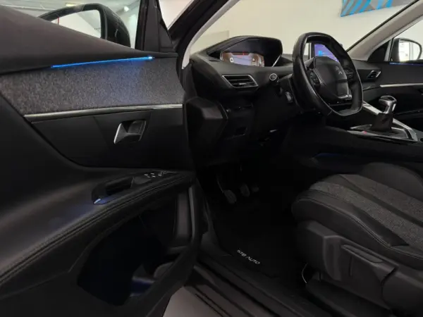 Peugeot 5008 1.5 BlueHDi Allure 21