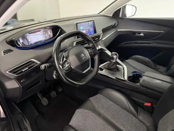 Peugeot 5008 1.5 BlueHDi Allure 23