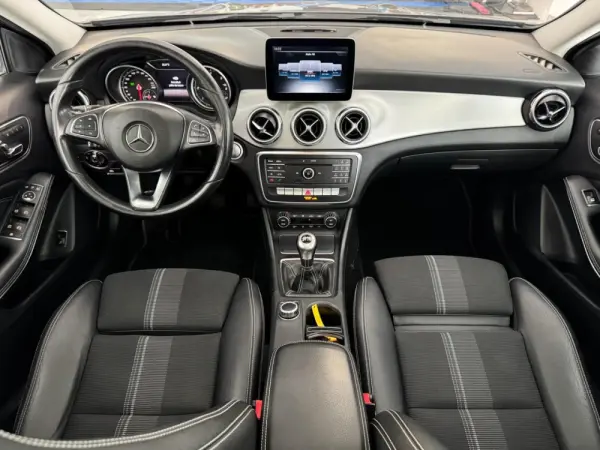 Mercedes-Benz GLA 180 CDi AMG Line 6