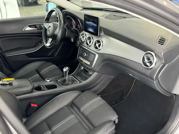Mercedes-Benz GLA 180 CDi AMG Line 7