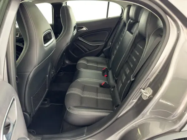 Mercedes-Benz GLA 180 CDi AMG Line 9