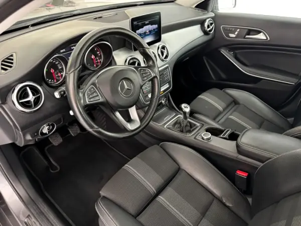 Mercedes-Benz GLA 180 CDi AMG Line 18