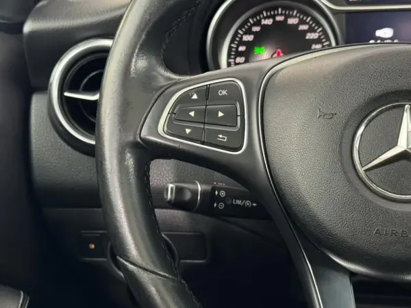 Mercedes-Benz GLA 180 CDi AMG Line 21