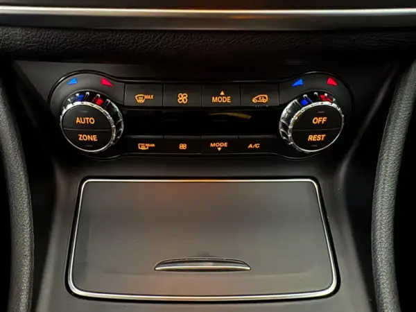 Mercedes-Benz GLA 180 CDi AMG Line 38