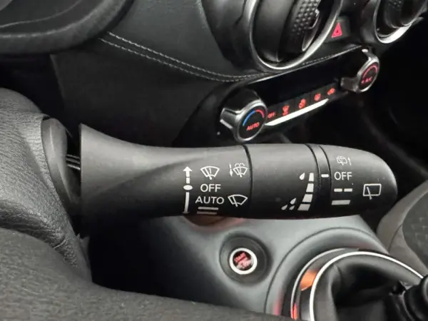 Nissan Juke 1.0 DIG-T N-Design C.Two Tone S. 23