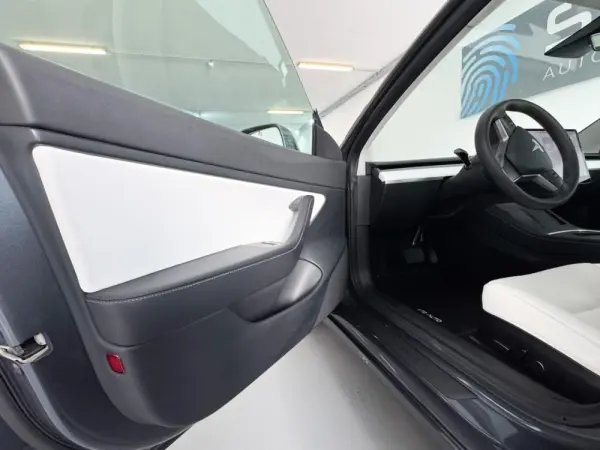 Tesla Model 3 6
