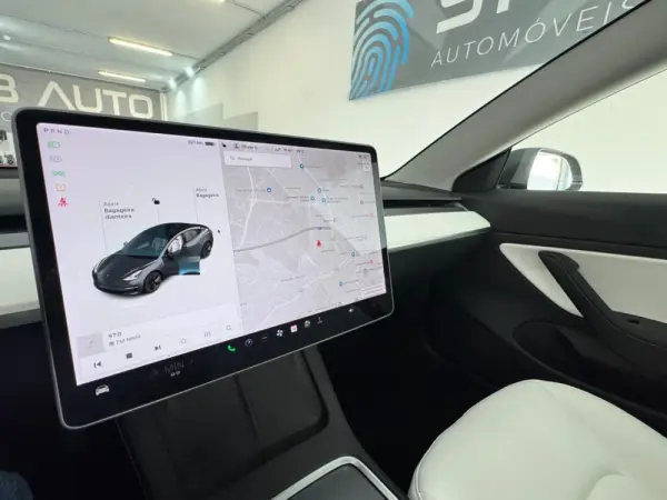 Tesla Model 3 8