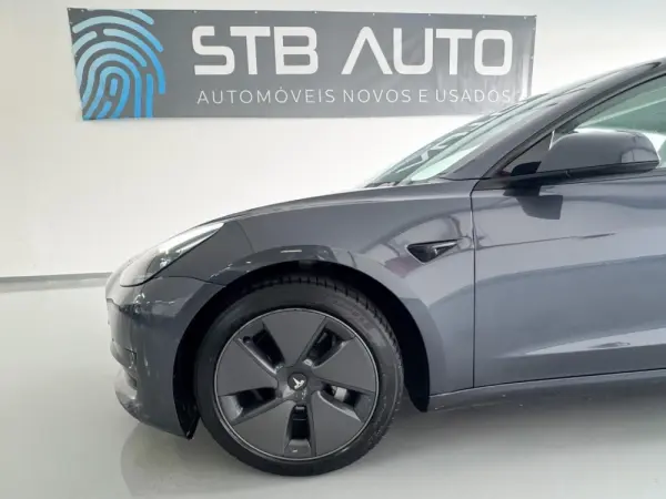 Tesla Model 3 11